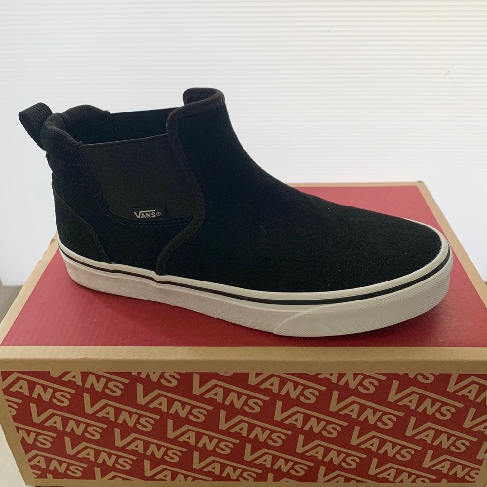 Vans women’s Asher black/white suede